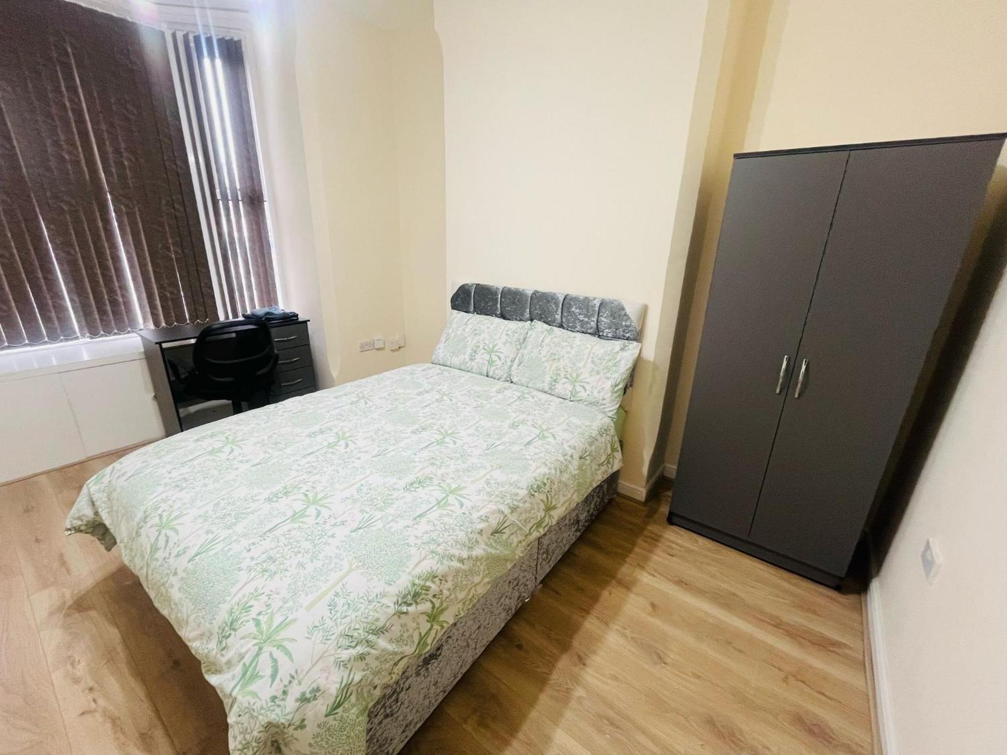 Double Near Railway Station & Football Ground 88 Habitación en casa particular *