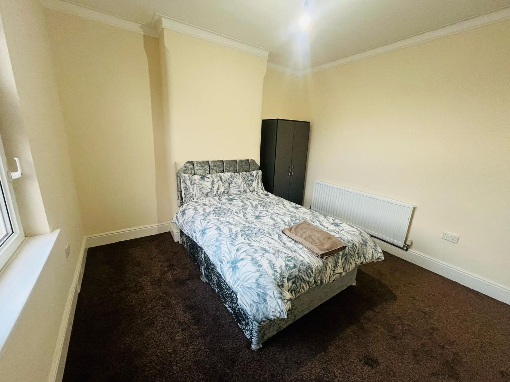 Double Near Railway Station & Football Ground 88 *